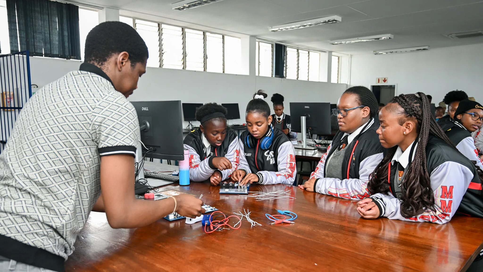 Learners take part in a hands-on practical activity during VUT’s WiPiSA workshop, exploring physics and technology while gaining valuable experience.