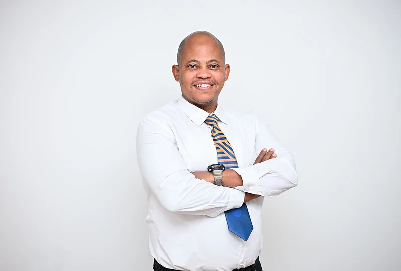 Dr M Monaphathi