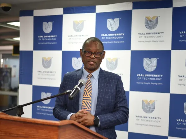 https://www.businesstechafrica.co.za/energy/2025/09/05/the-vaal-university-of-technology-vut-and-standard-bank-have-officially-launched-the-standard-bank-centre-of-excellence-for-hydrogen-energy/